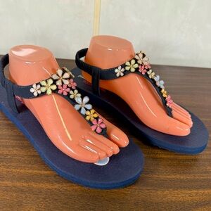 Cali from Sketchers Yoga Foam Meditation Daisy Strappy Sandals Sz 10 Stretch